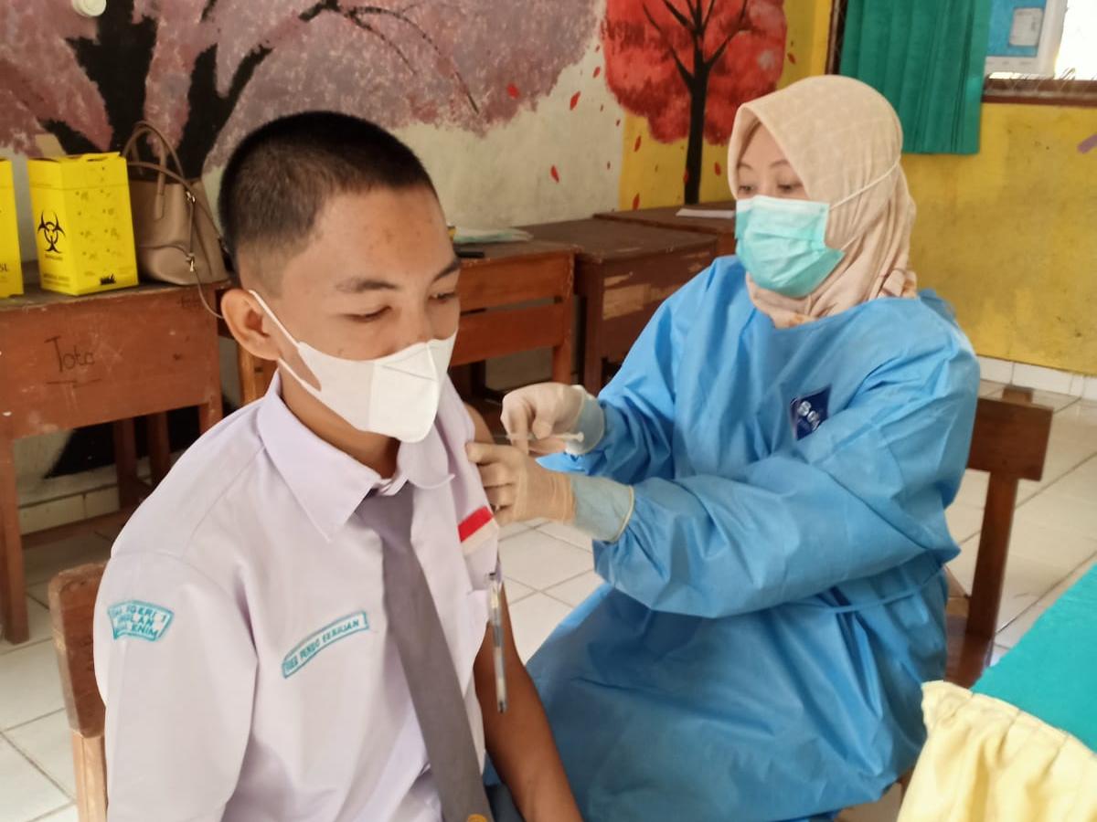 Kegiatan Vaksinasi Siswa SMAN 1 Muara Enim
