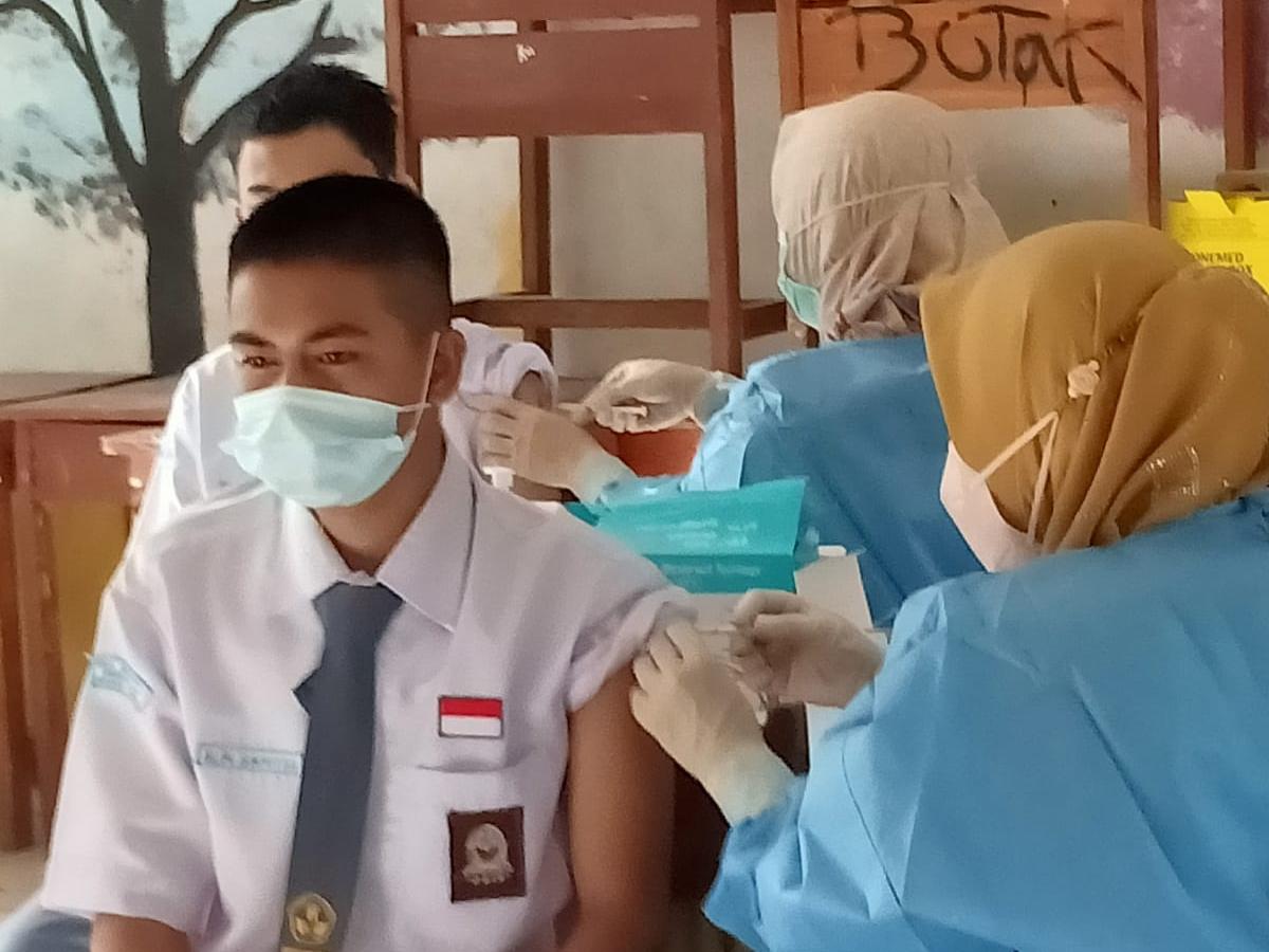 Kegiatan Vaksinasi Siswa SMAN 1 Muara Enim