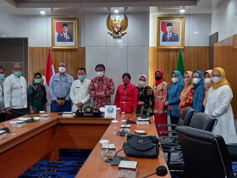 Penyerahan Penghargaan Sekolah Adiwiyata Nasional tahun 2021