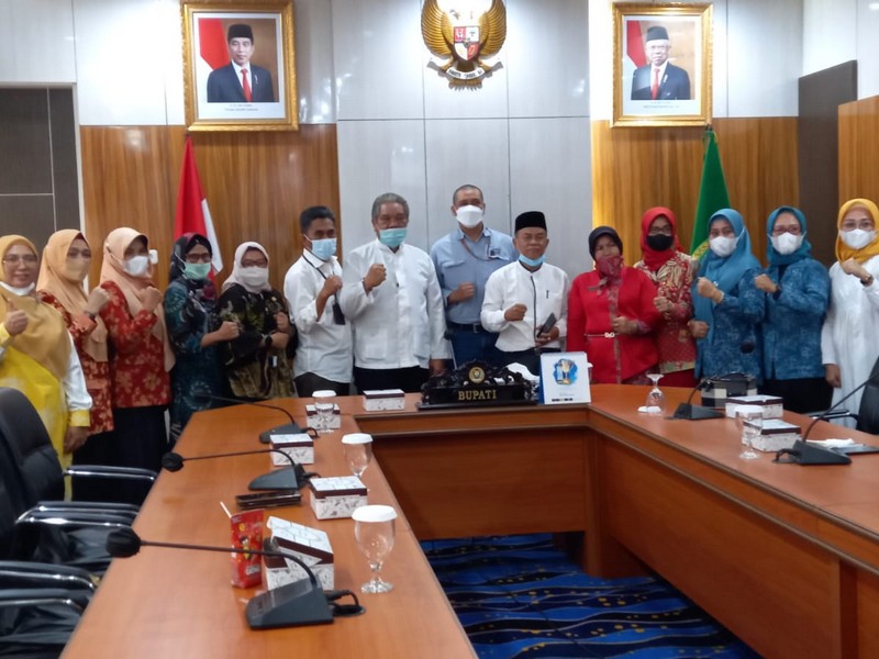 Penyerahan Penghargaan Sekolah Adiwiyata Nasional tahun 2021